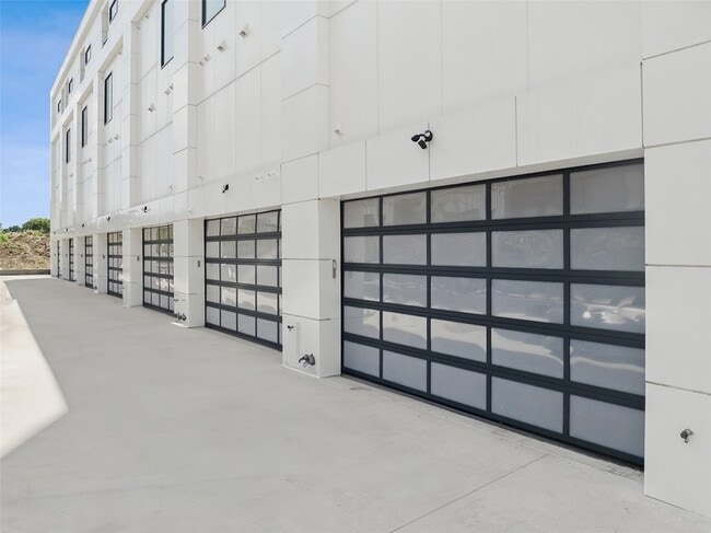 Building Photo - 1880 Beaumont St