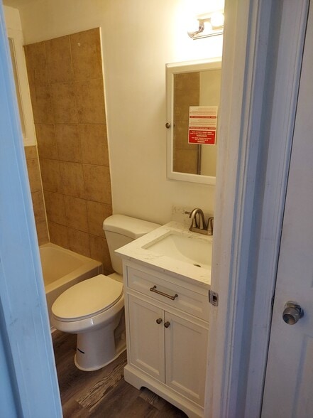 Bathroom vanity - 68 Galveston Pl SW