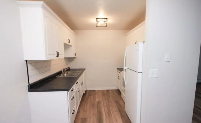 Building Photo - Renovated 2 Bedroom Downtown Sioux Falls!
