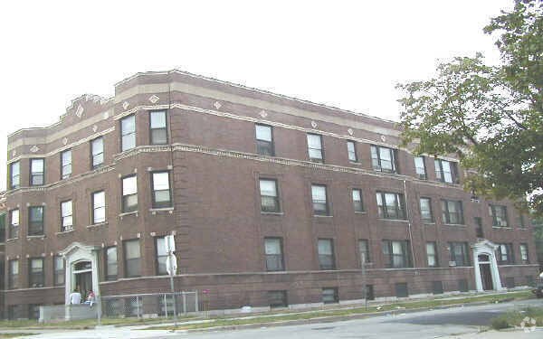 Primary Photo - 6200 S Champlain Ave
