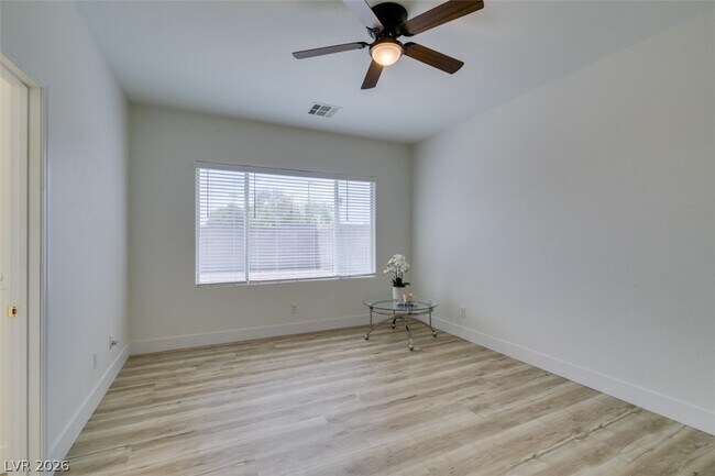Building Photo - 10959 Pumpkin Ridge Ave