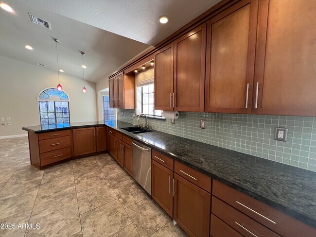 Building Photo - 15230 N Blackbird Dr
