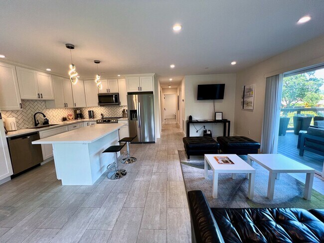 Building Photo - 4640 Montgomery Dr