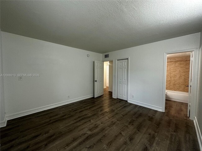 Building Photo - 1400 NE 56th St