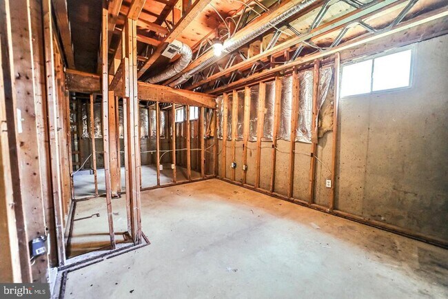 Building Photo - 5702 Cambridge Dr