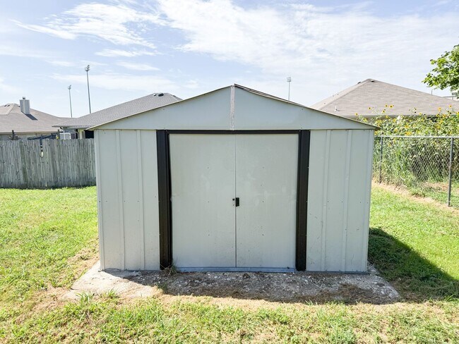 Building Photo - Available 7/21/2025 Beautiful 1 story, 4 b...