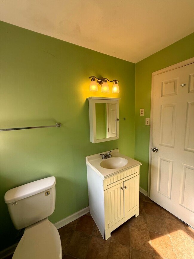 Building Photo - 2109 Lombardy Dr