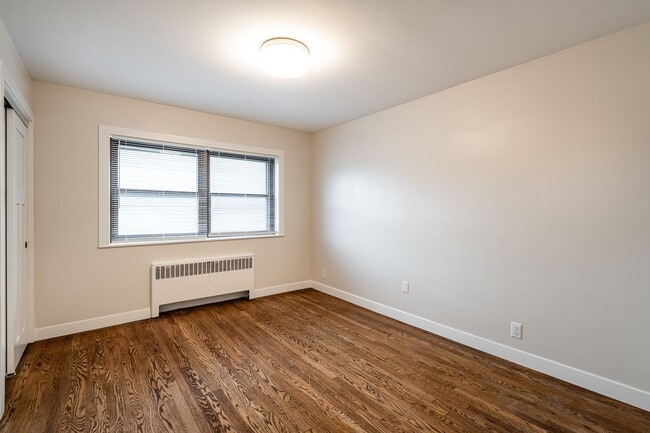 Interior Photo - 2600 E Kenwood Blvd