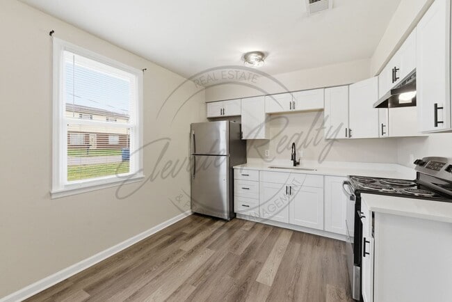 Building Photo - Two Bedroom Ranch Duplex in Hermitage with Updates and on Special!