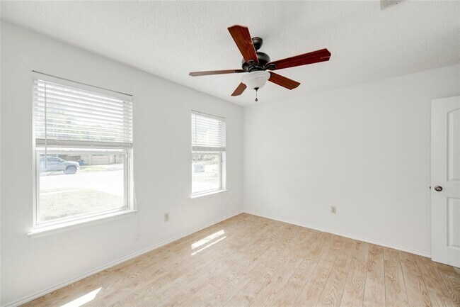 Building Photo - 12706 Heinemann Dr