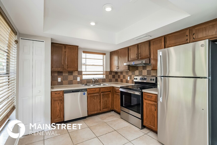 Building Photo - 1000 McCully Ct