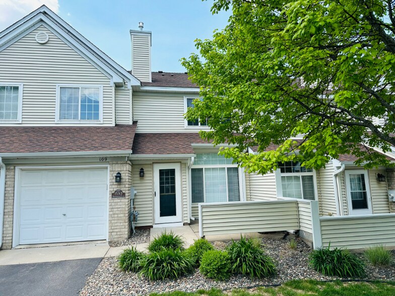 Primary Photo - 15313 Greenhaven Ln