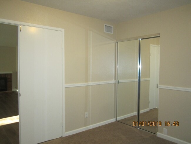 Building Photo - Immaculate 3 Bedroom With New Paint and Upgrades Throughout!