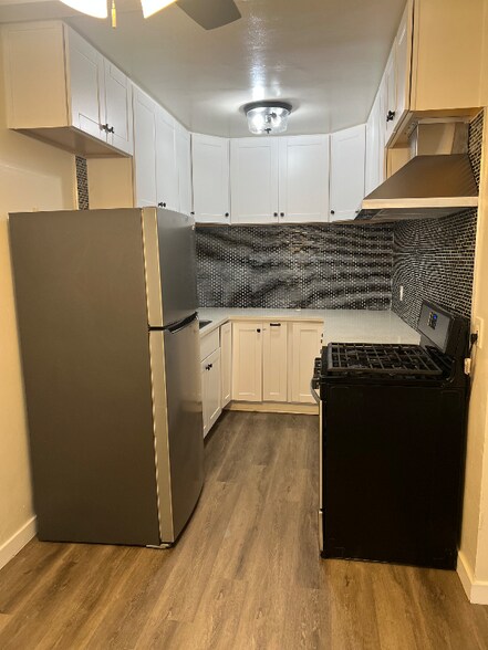 Primary Photo - 1193 N Ardmore Ave