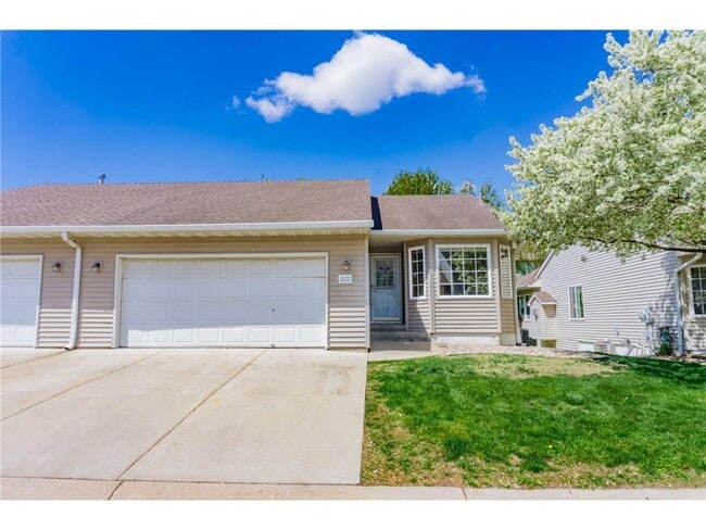 Building Photo - 102X Primrose Ln