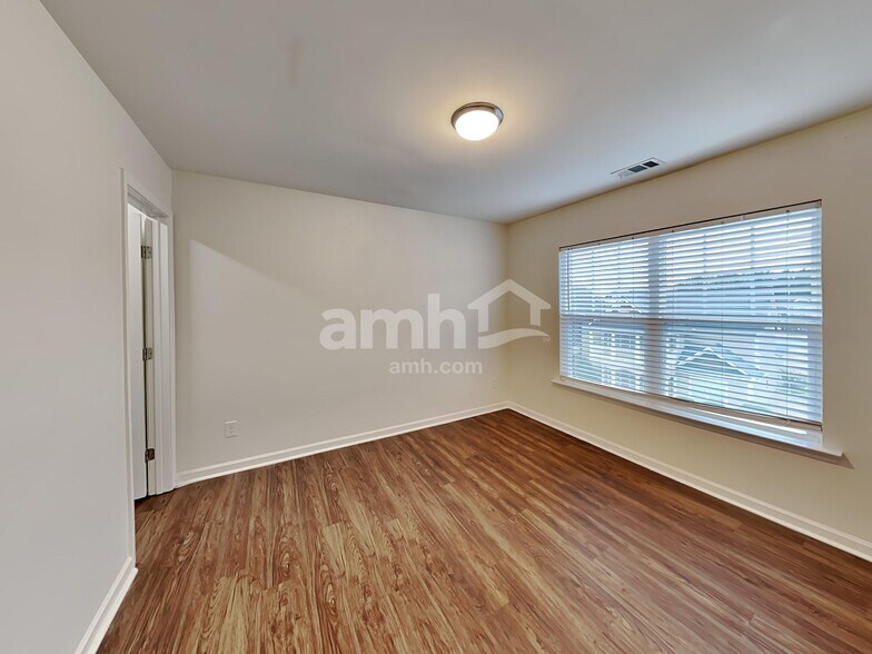 Building Photo - 323 Stoney Hollow Rd