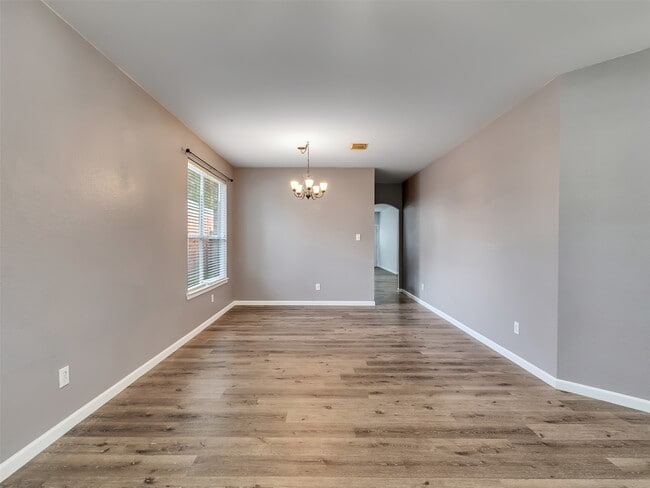Building Photo - 1906 Cameo Ct