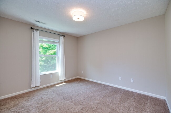 Building Photo - 9581 Tahoe Dr