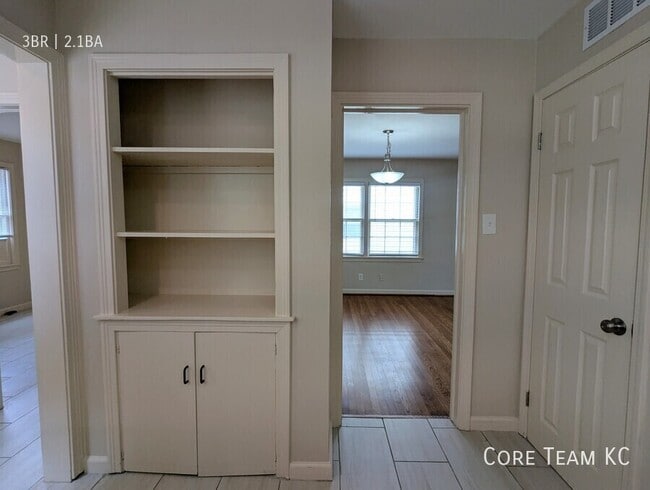 Building Photo - 629 E Meyer Blvd