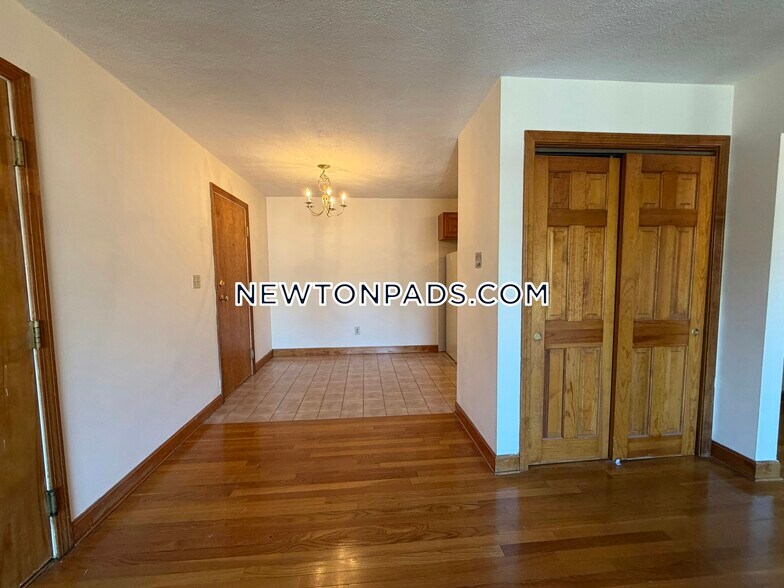 Building Photo - 282 Grove St