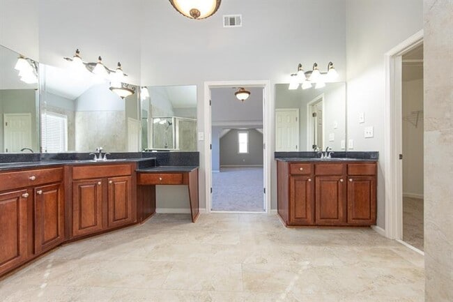 Building Photo - 1763 Crossvale Dr