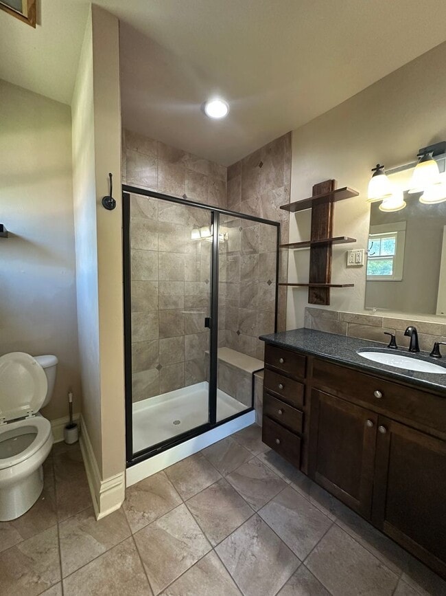 Building Photo - Amazing 3 bedroom home avail NOW