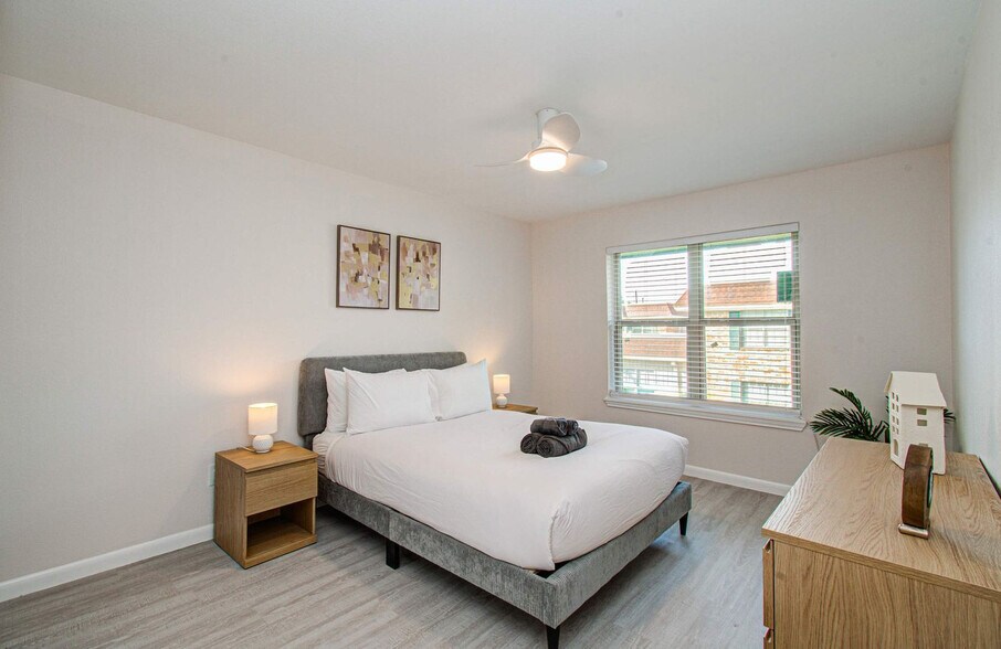 Building Photo - 845 Augusta Dr