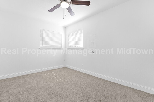 Building Photo - 512 Livingston Dr