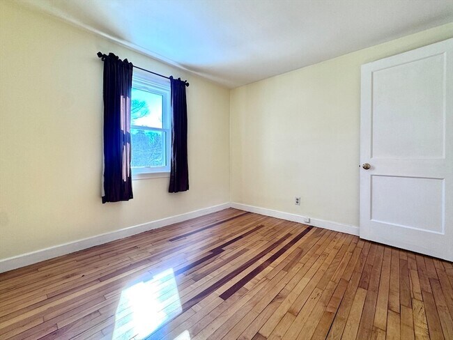 Building Photo - 10 Marrigan St