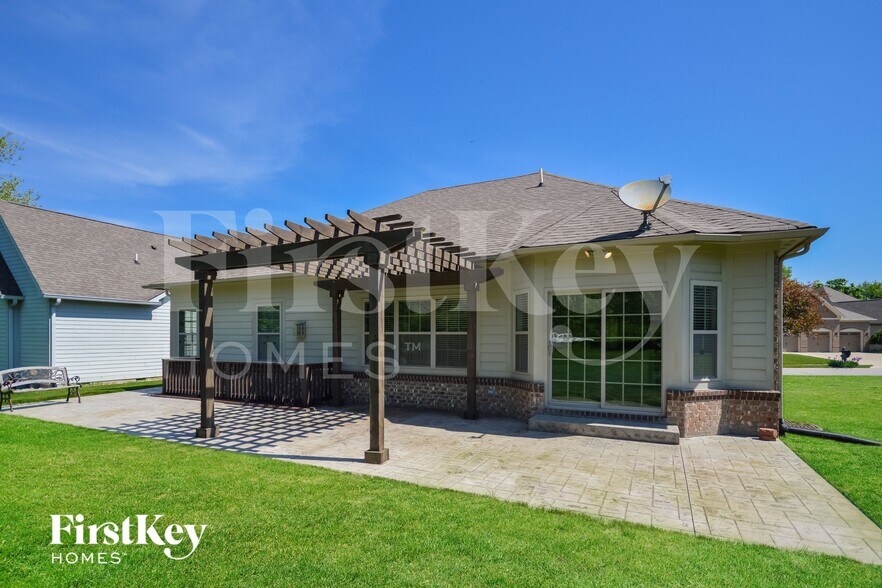 Building Photo - 4405 Nottinghill Dr