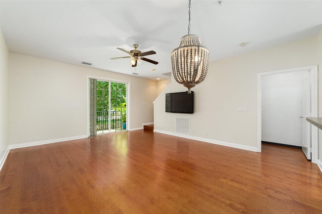 Building Photo - 463 School House Rd