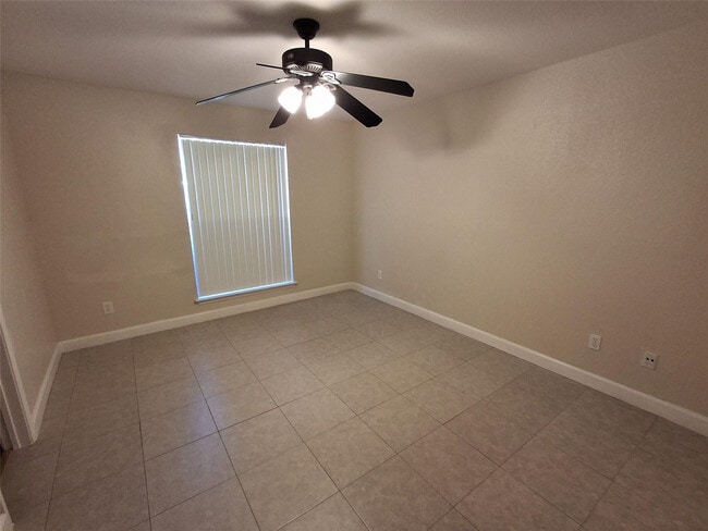 Building Photo - 899 Riverside Dr