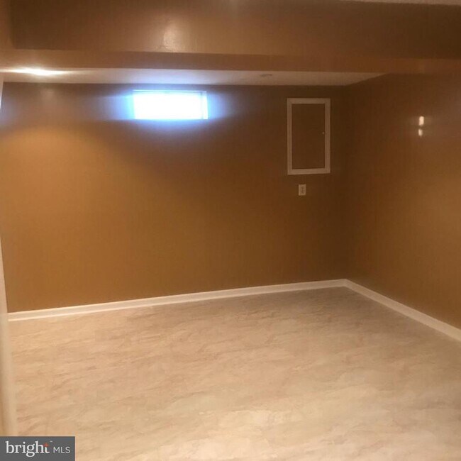 Building Photo - 8424 Lazy Creek Ct