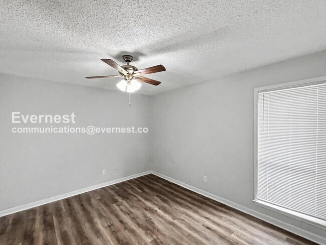 Building Photo - 760 Hackberry Dr