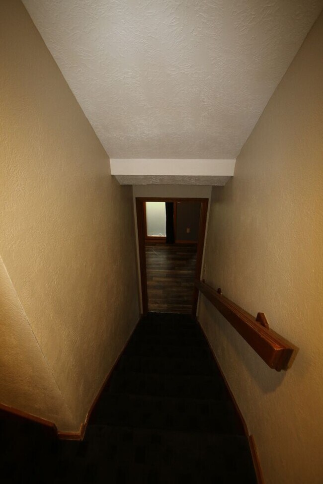 Building Photo - 4 Bedroom Eagle River Home!