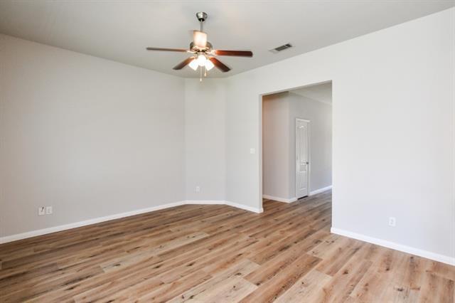 Building Photo - 2105 Woodhaven Dr