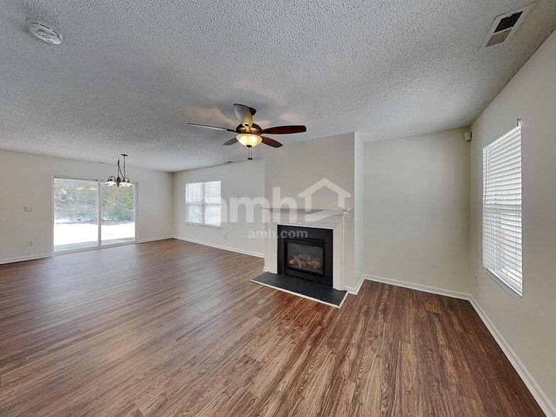 Building Photo - 5850 Mahogany Pl SW