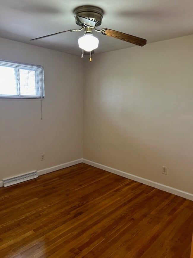 Building Photo - Gardenside. 2-Story Townhouse with Garage ...