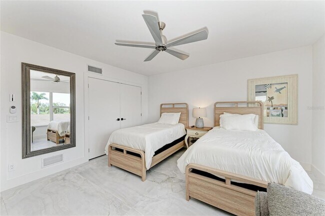 Building Photo - 603 Longboat Club Rd