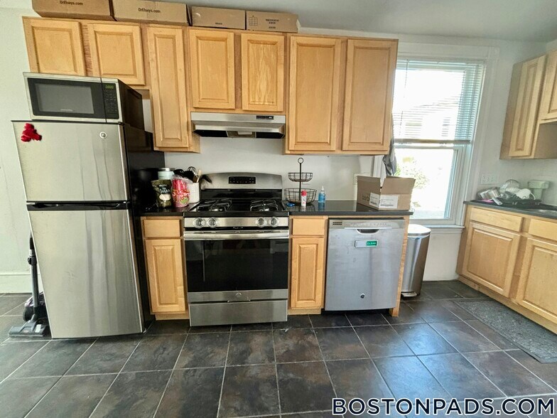 Building Photo - 2 Greenwood Terrace