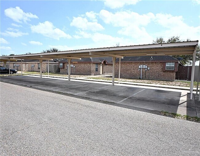 Building Photo - 17 West Dr