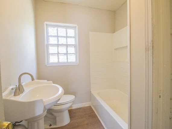 Building Photo - 1860 Woodland Ave SW