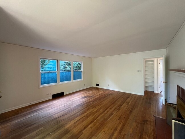 Building Photo - Wonderful 2 Bd 1 Ba home in Woodstock! Covered driveway, Large yard and Shop/Shed !!!