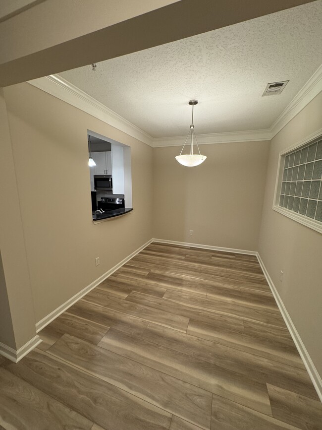 Dining area / office area - 400 17th St NW