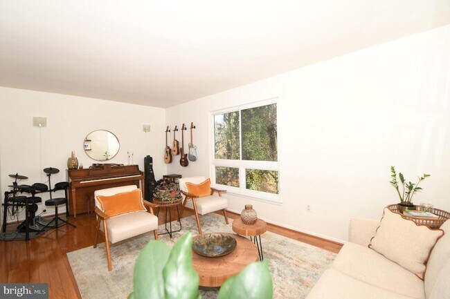 Building Photo - 7812 Briardale Terrace