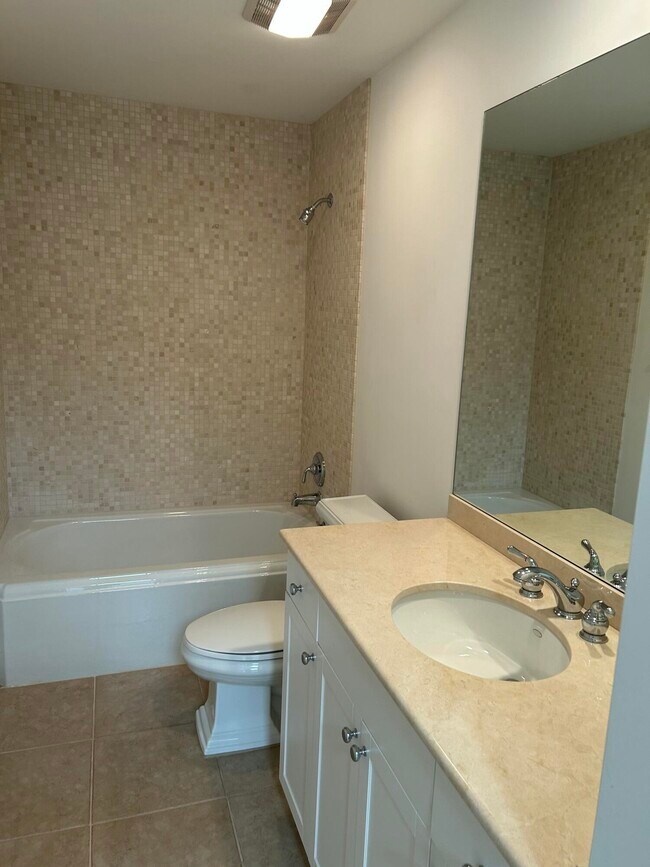 Building Photo - 11627 SE Florida Ave