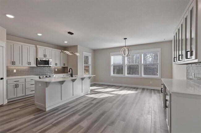 Building Photo - 3 Pickering Dr