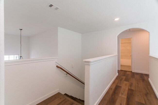 Building Photo - 102 E Lasting Spring Cir