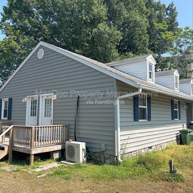Building Photo - 201 N Irving Ave