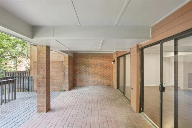 Building Photo - 49 Willow Glen NE